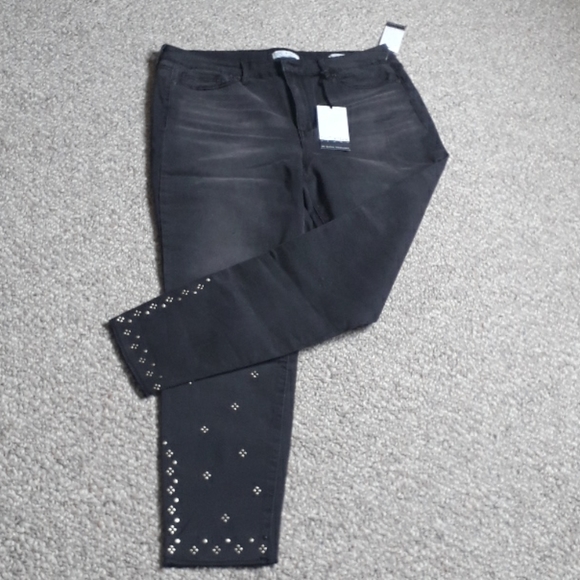 New Curvy High Waist Ankle Studded Pants. - Picture 4 of 8